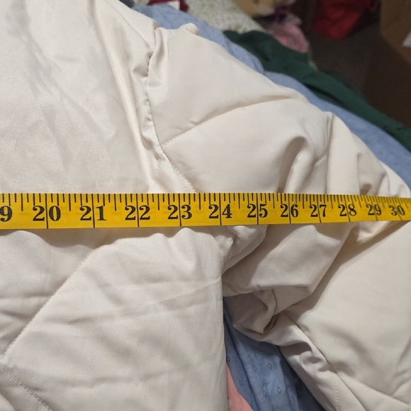 Elegant Beige Puffer Jacket for Women - Picture 8 of 8